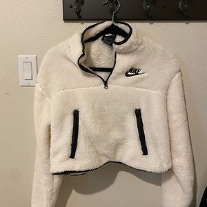 Nike Sherpa fleece crop sweatshirt. 1/4 zip. Pockets. size small
